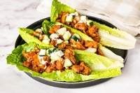 Copos de alface com seitan e ranch vegano