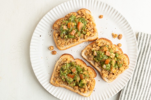 Pesto smashed chickpea toasts