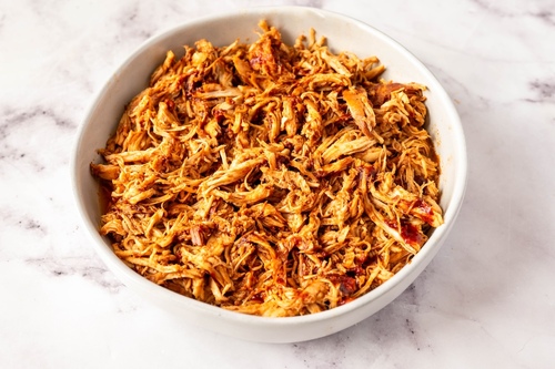 Frango desfiado ao molho barbecue