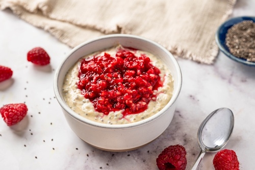 Pudim proteico de chia com framboesa