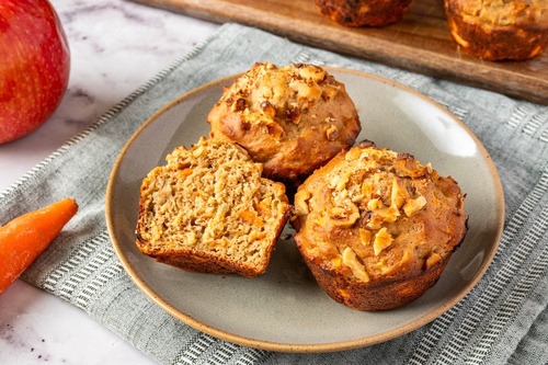 Muffins proteicos de manzana y zanahoria