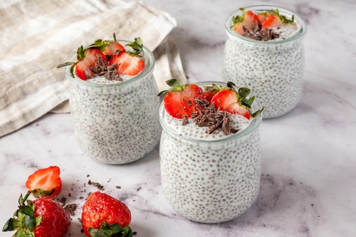 Chocolate strawberry chia pudding