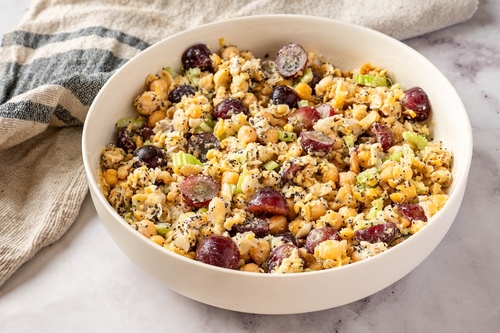 Salada de grão-de-bico com sementes de papoula