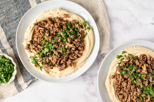 Bowl con manzo speziato e hummus