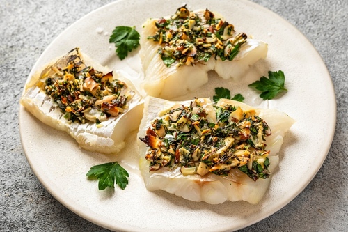 Bacalhau com crosta de amêndoas e ervas