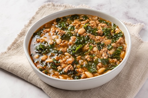 Sopa de peru com feijão branco e couve