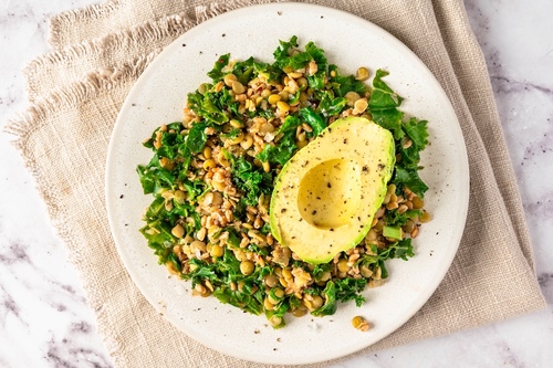 Salade de farro, lentilles et chou kale