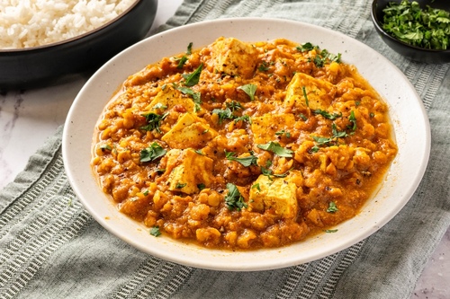 Tofu-Curry mit dreifachem Protein