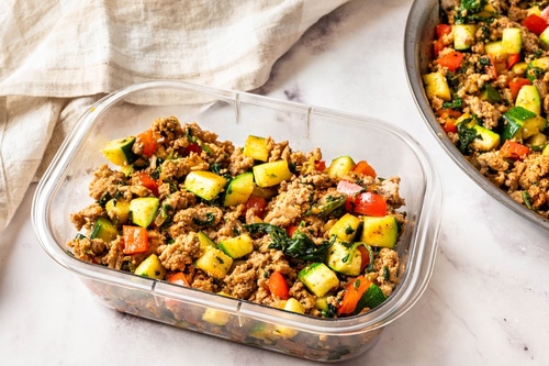 Frigideira de peru e legumes